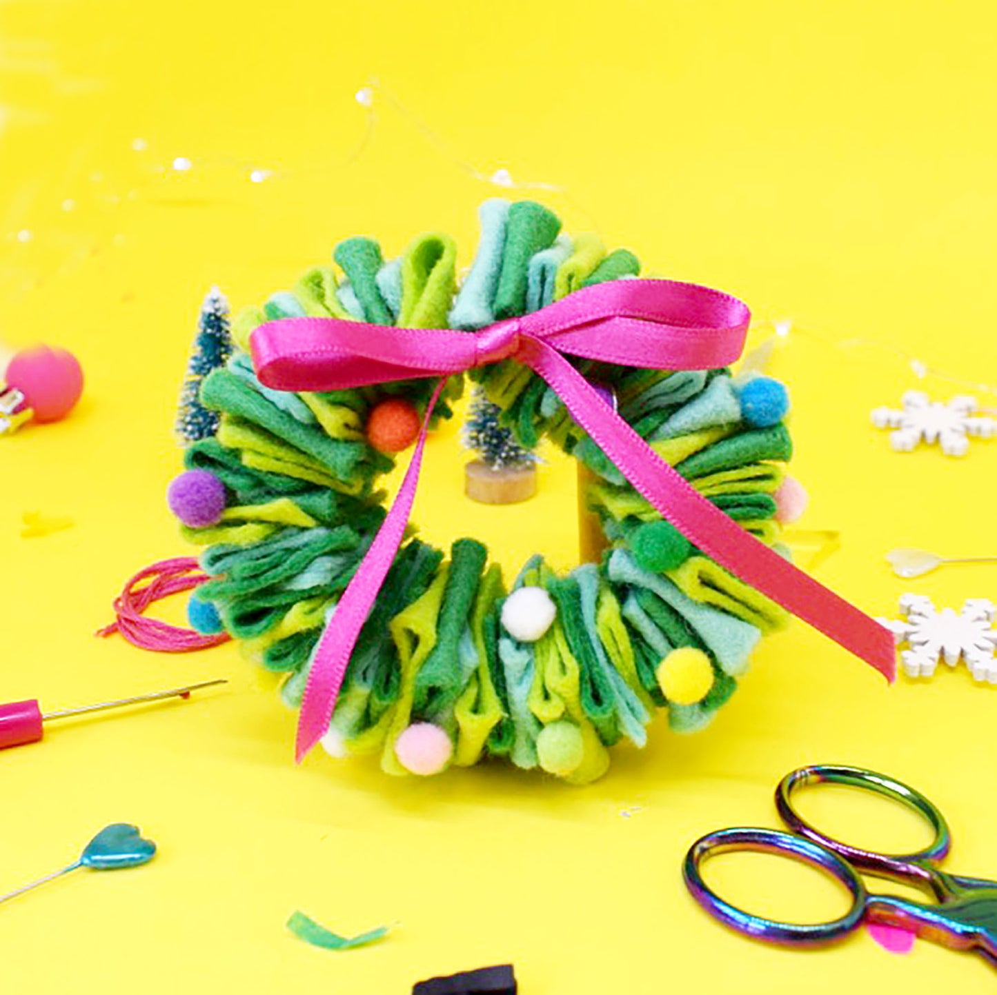 'Pom Pom Wreath' Mini Wreath Craft Kit